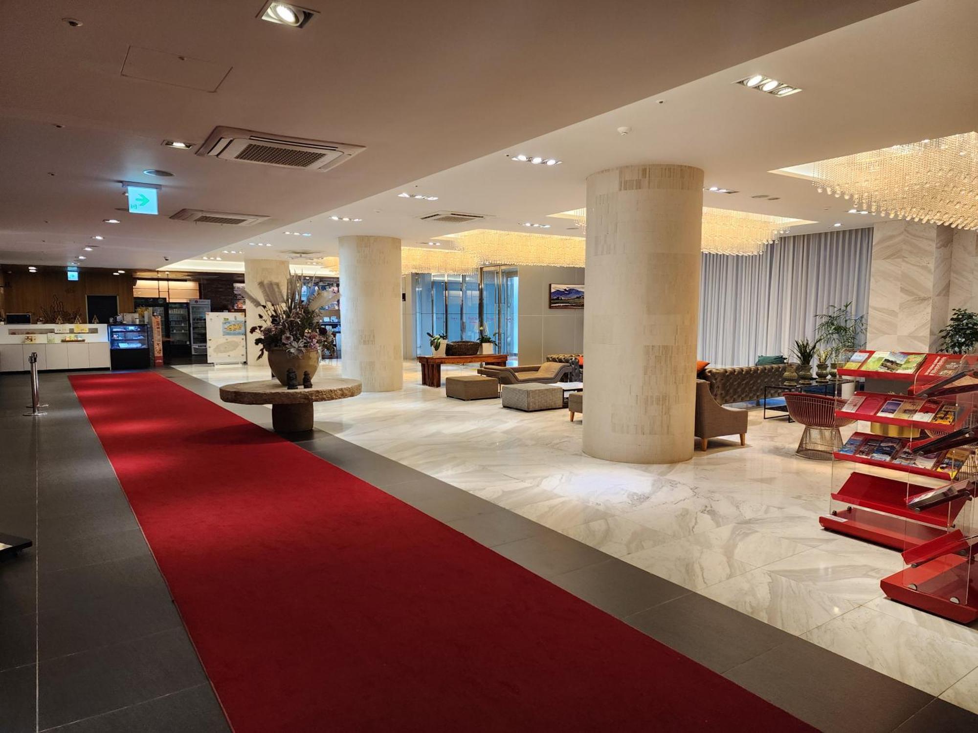 Ramada By Wyndham Jeju Hamdeok Exterior foto