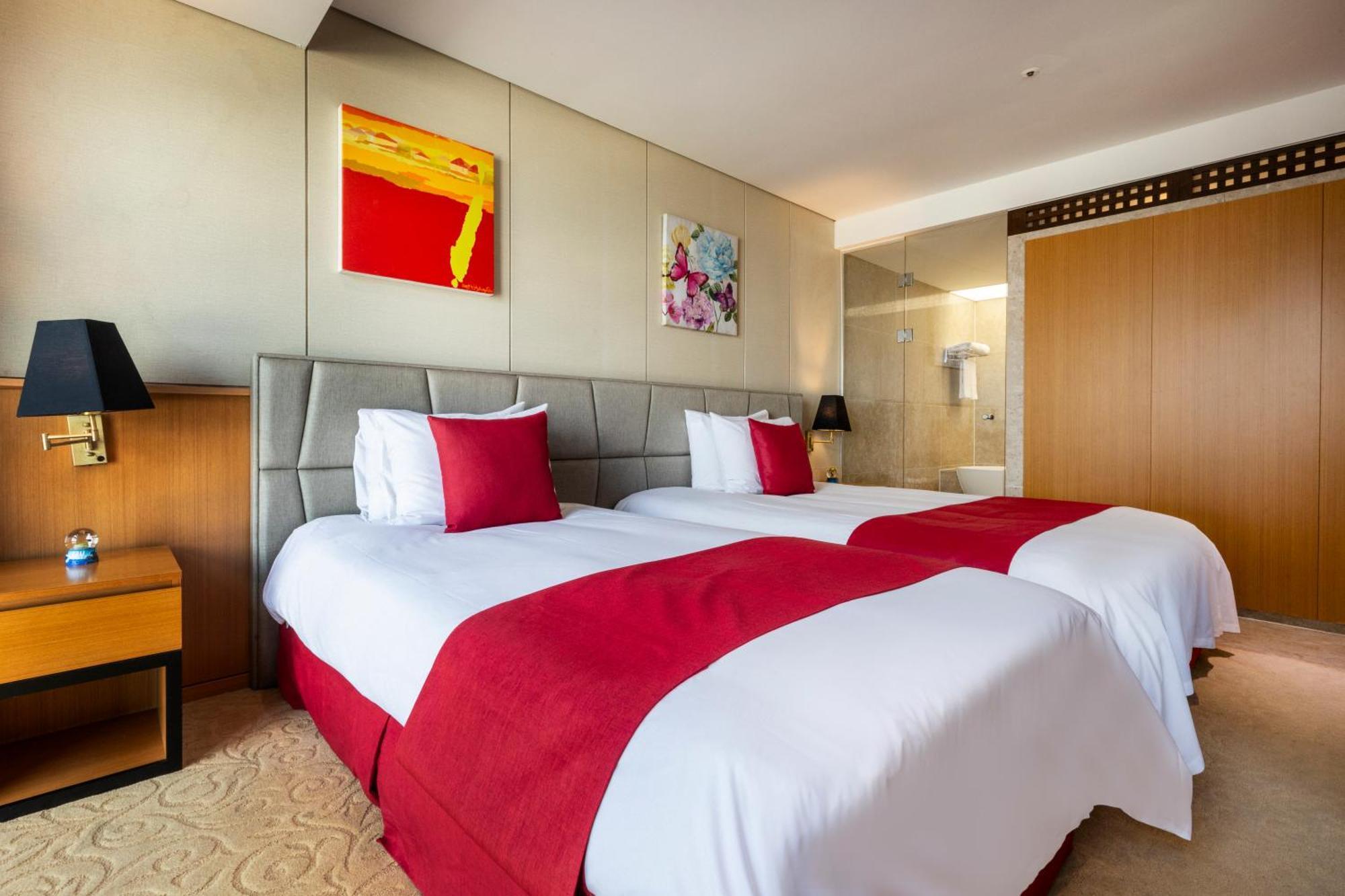 Ramada By Wyndham Jeju Hamdeok Exterior foto