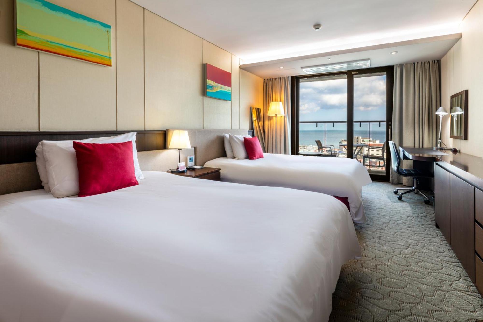 Ramada By Wyndham Jeju Hamdeok Exterior foto