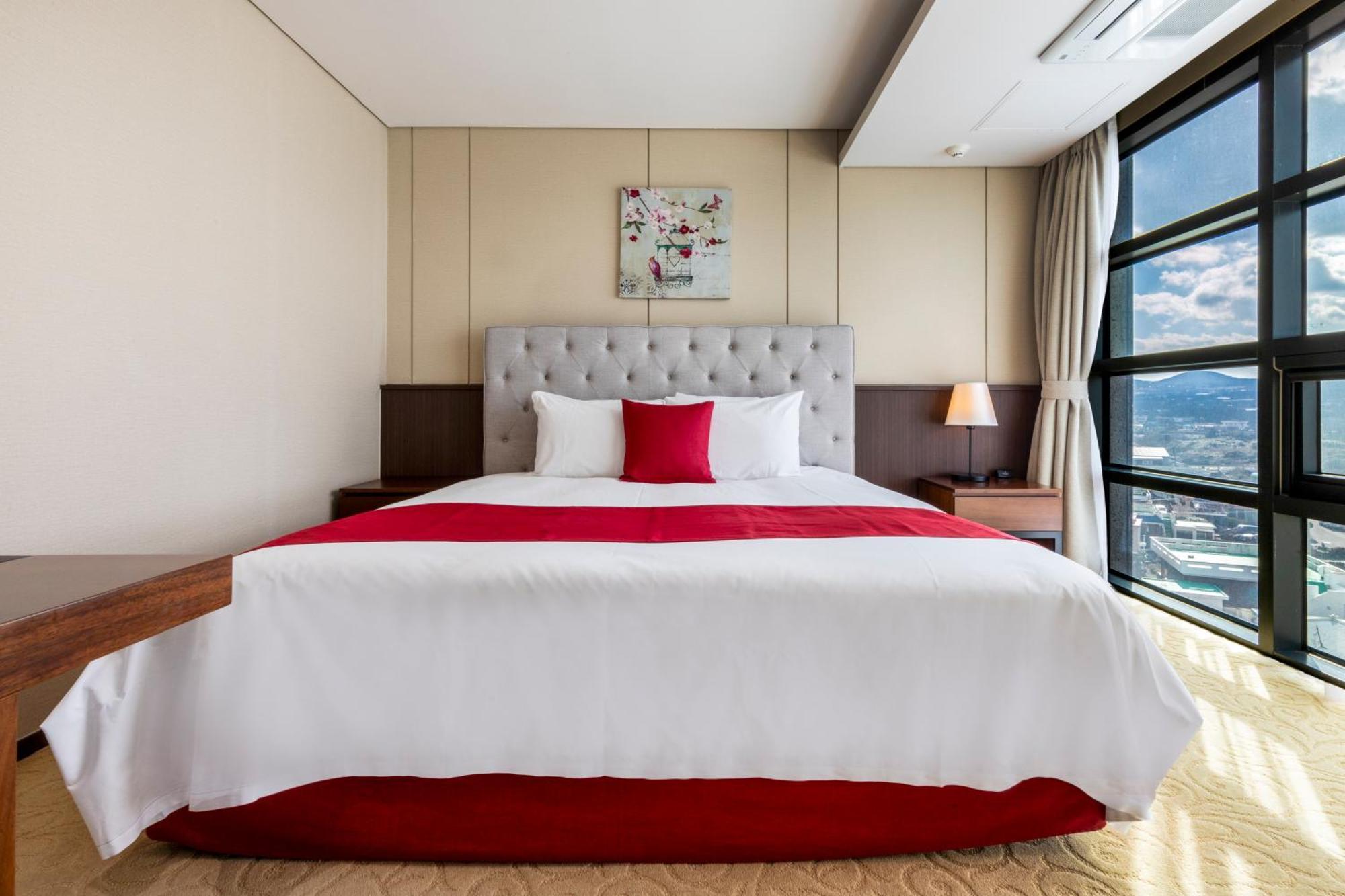 Ramada By Wyndham Jeju Hamdeok Exterior foto