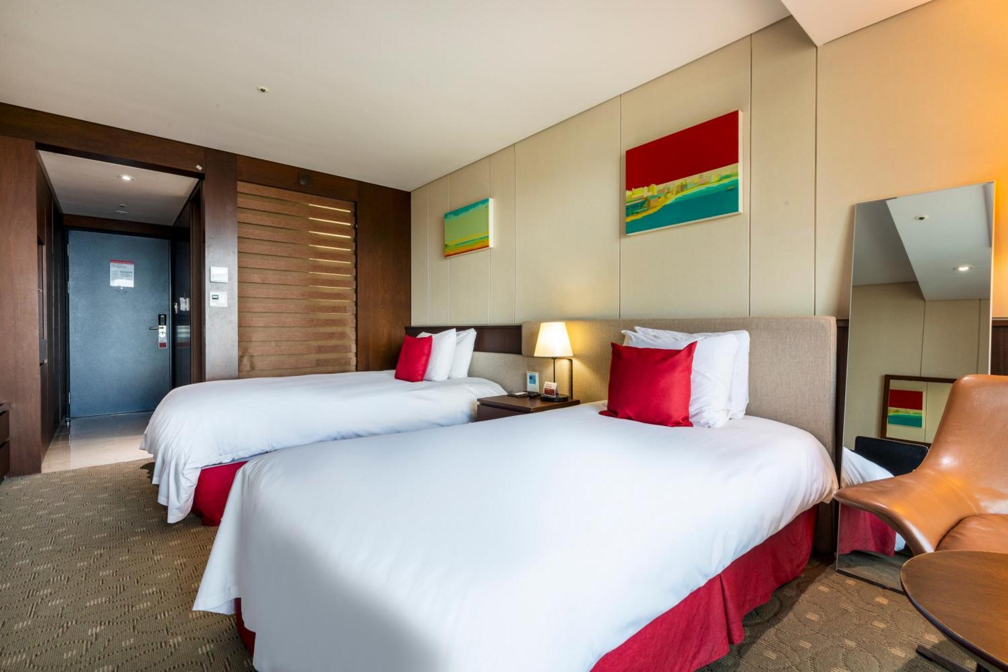 Ramada By Wyndham Jeju Hamdeok Exterior foto