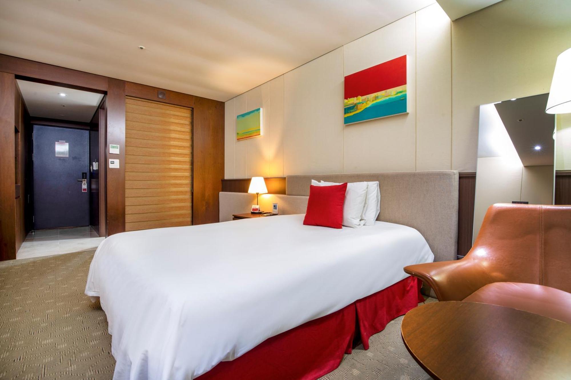 Ramada By Wyndham Jeju Hamdeok Exterior foto