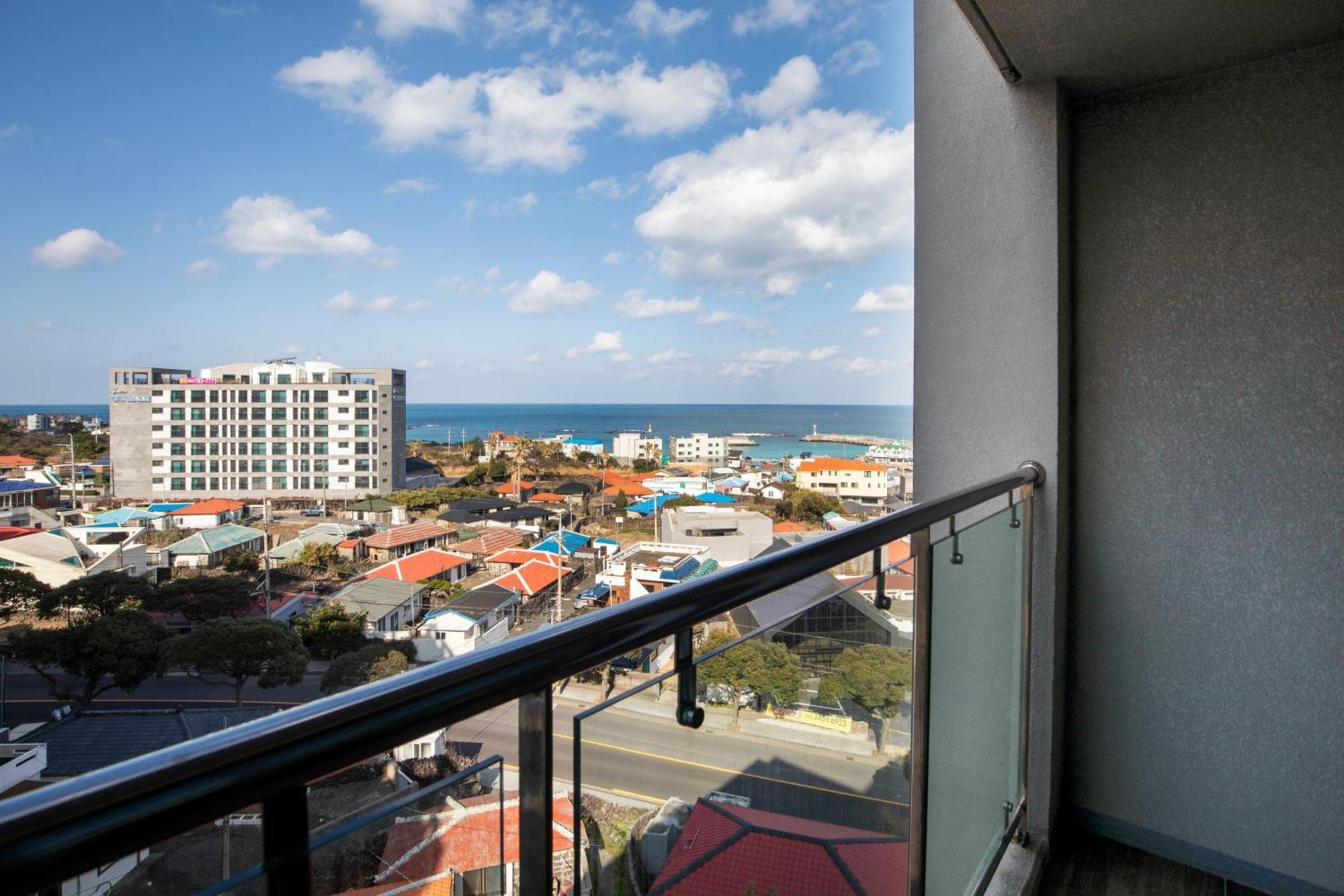 Ramada By Wyndham Jeju Hamdeok Exterior foto