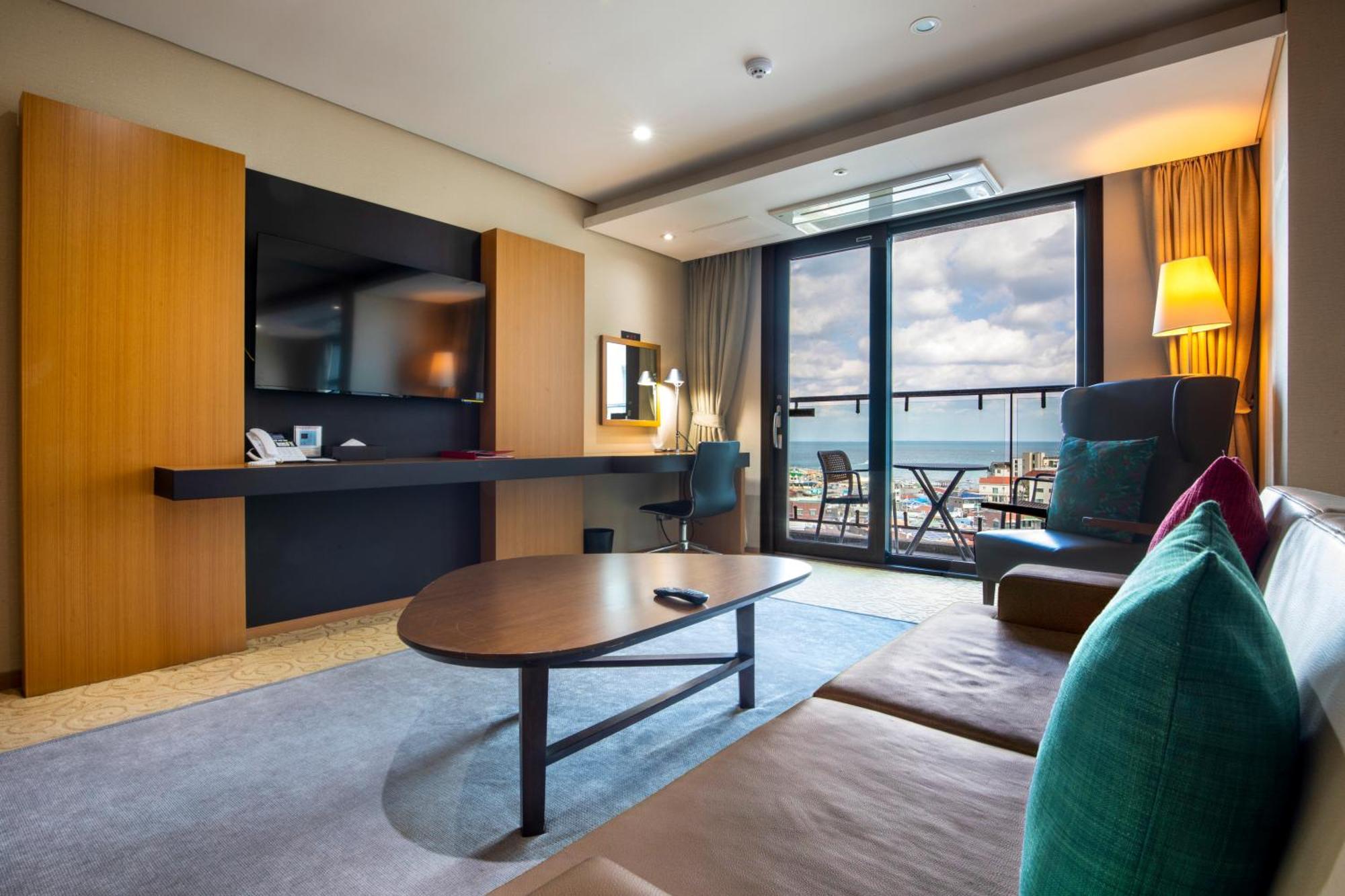 Ramada By Wyndham Jeju Hamdeok Exterior foto