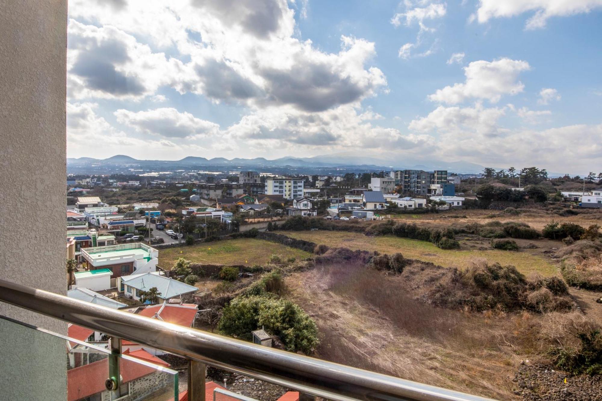 Ramada By Wyndham Jeju Hamdeok Exterior foto