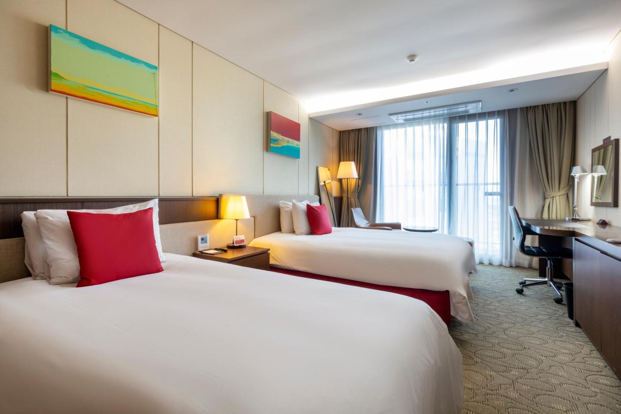 Ramada By Wyndham Jeju Hamdeok Exterior foto