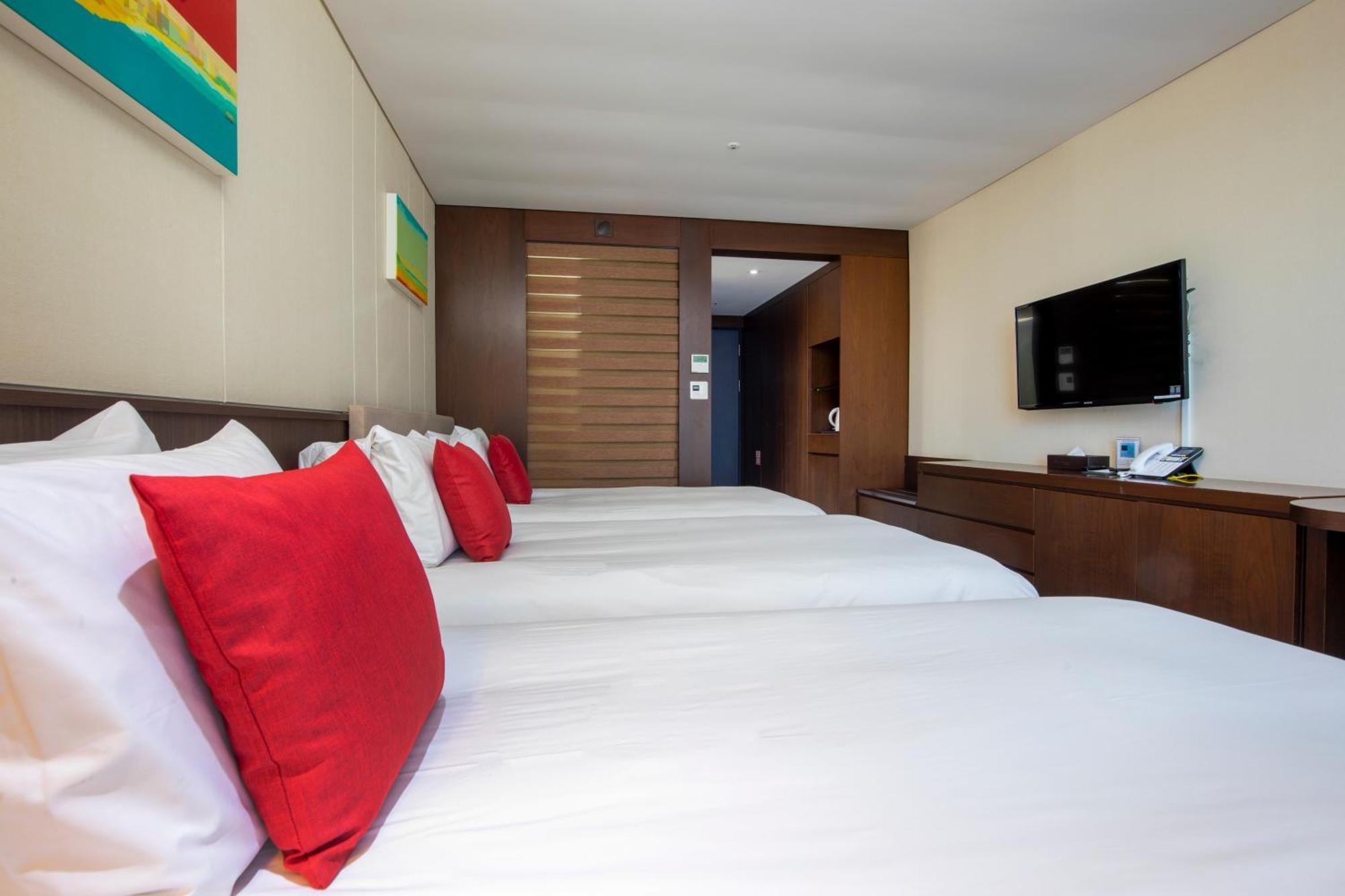 Ramada By Wyndham Jeju Hamdeok Exterior foto