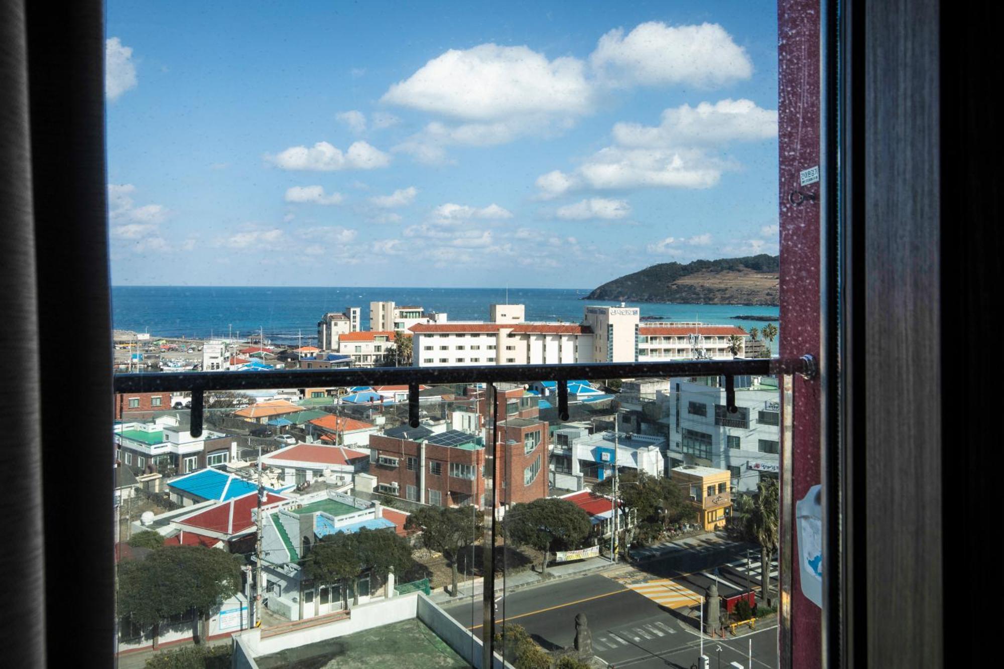 Ramada By Wyndham Jeju Hamdeok Exterior foto