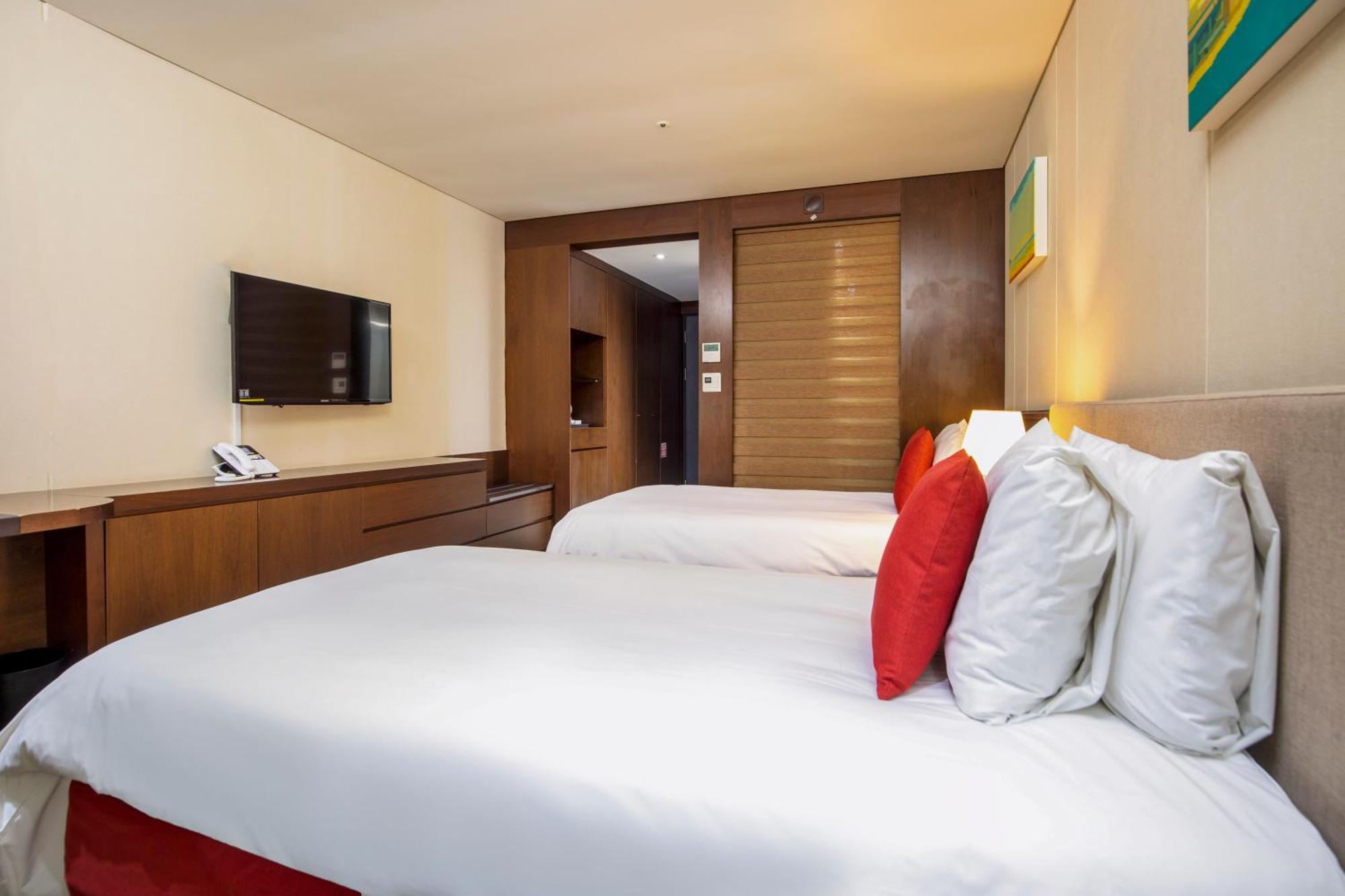 Ramada By Wyndham Jeju Hamdeok Exterior foto
