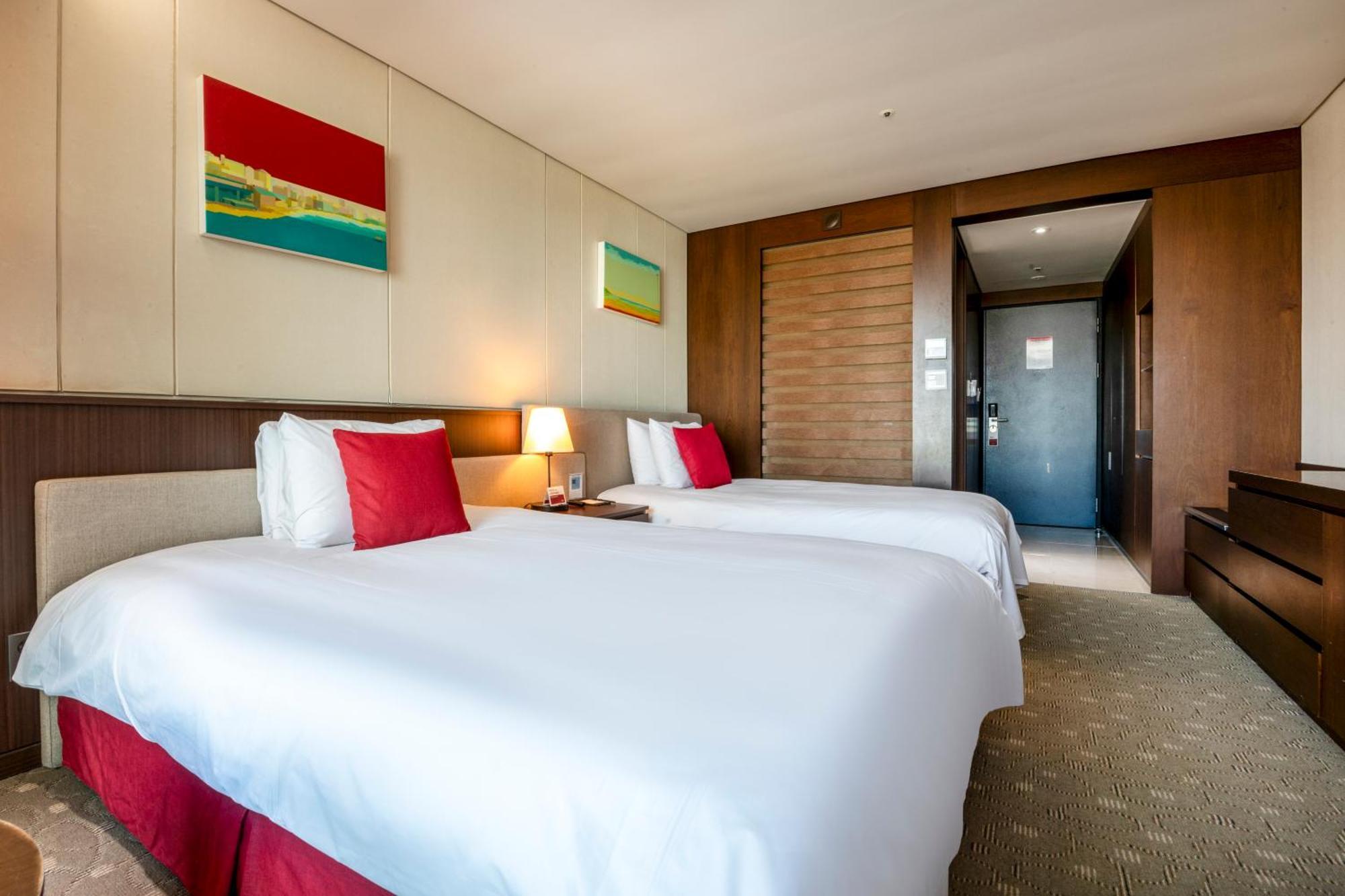 Ramada By Wyndham Jeju Hamdeok Exterior foto