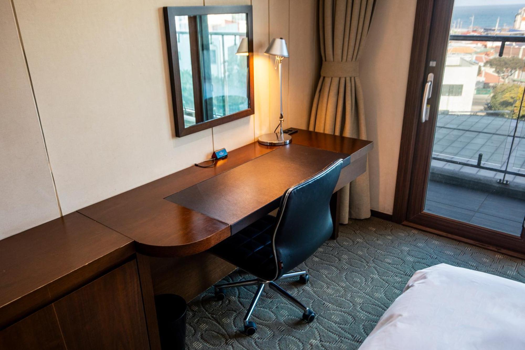 Ramada By Wyndham Jeju Hamdeok Exterior foto